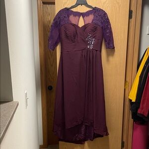 Chic Plum High-Low Dress with Lace Sleeves